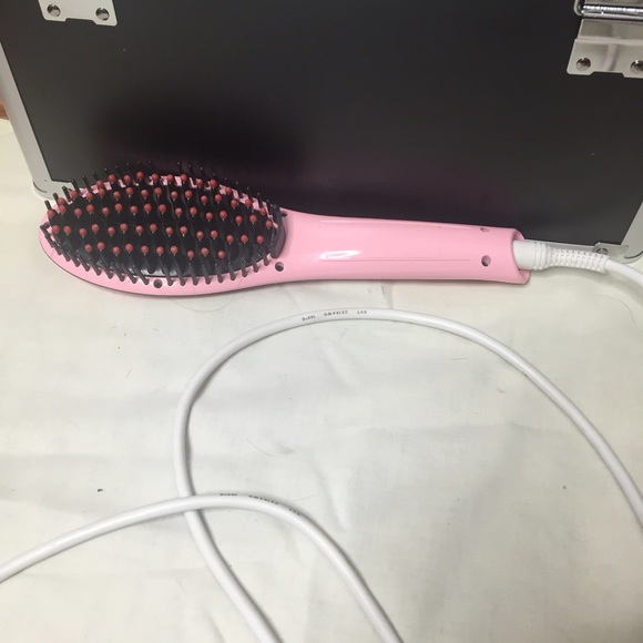 Plug in hair brush straightener