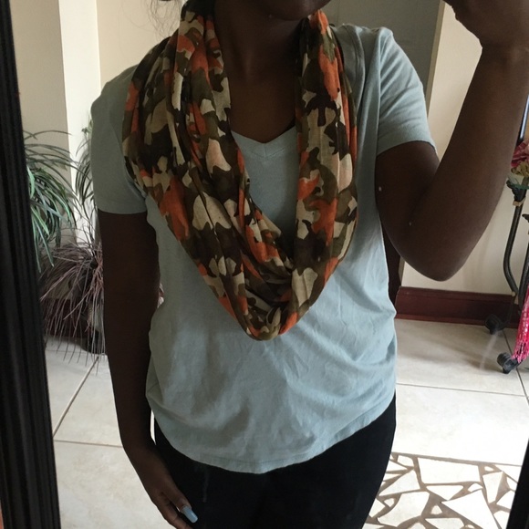Scarf - Picture 2 of 3