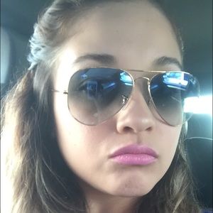 Meet your Posher, Dalia