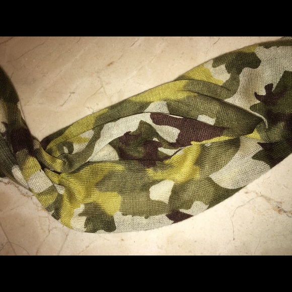 Scarf 😊 - Picture 3 of 3