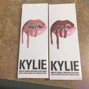 Kyle Jenner lip kit 2 of them