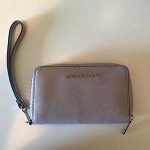 Michael Kors Tech JET SET Wallet