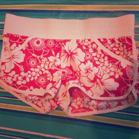 Tropical swim shorts - Picture 1 of 1