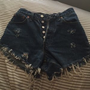 SUPER cute Levi high waisted Jean shorts💙