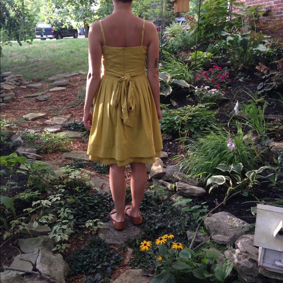 Lovely yellow dress with pockets! - Picture 2 of 3