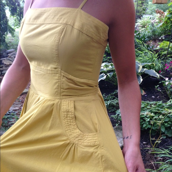 Lovely yellow dress with pockets! - Picture 3 of 3