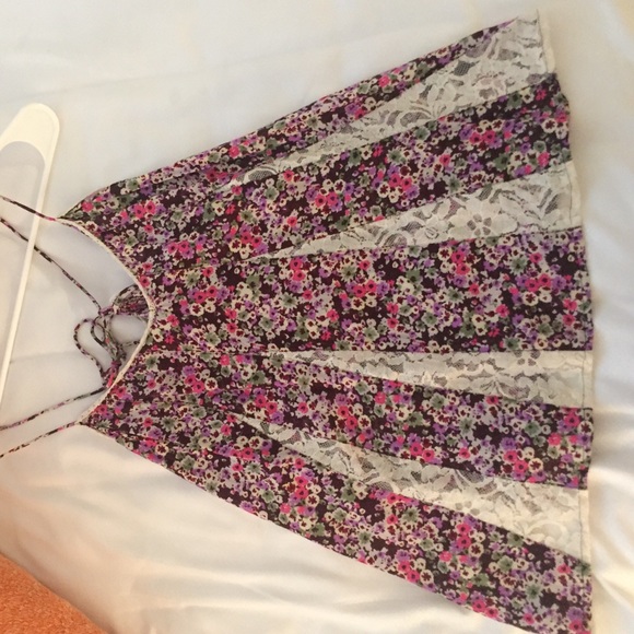 American eagle floral and lace tank