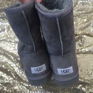 Essential Short Grey Ugg Boot!