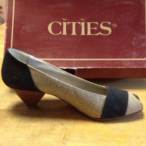 Size 7 peep toe linen shoe