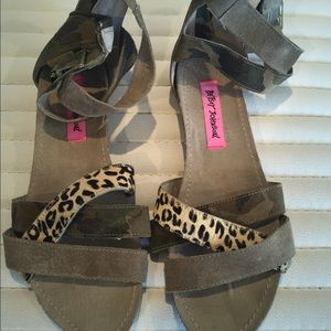 Betsey Johnson ankle sandals