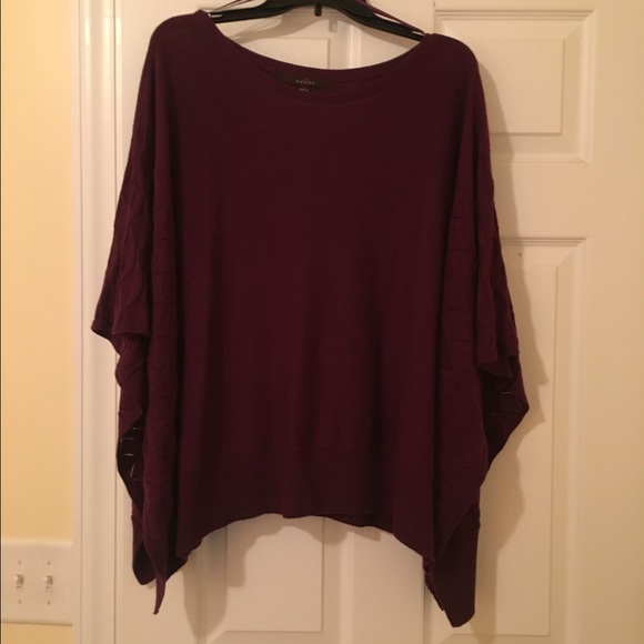 Fever beautiful detailed light sweater!