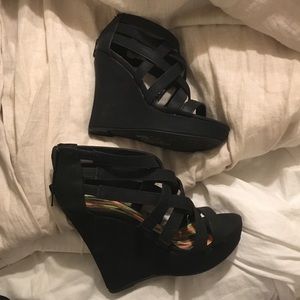 Black wedges