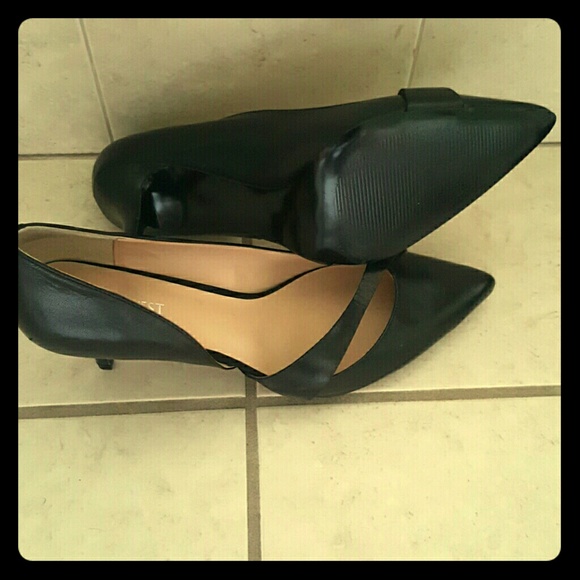 Brand never been wore , needs a narrow foot