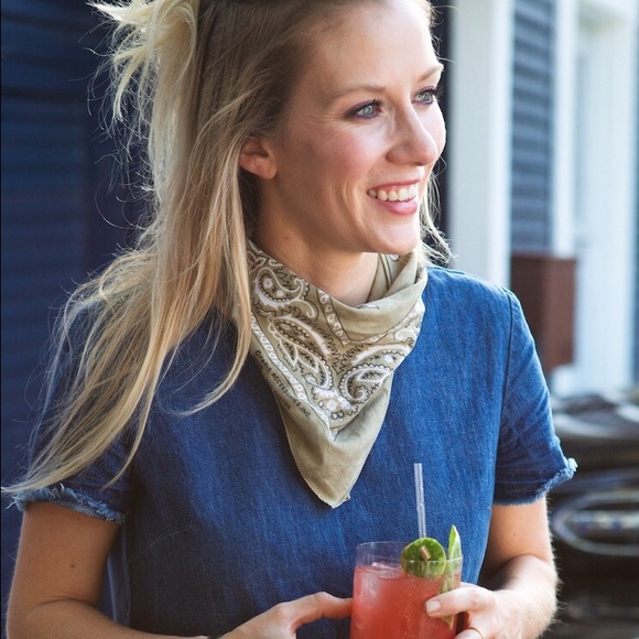 Meet your Posher, Elizabeth - Picture 2 of 2