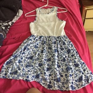 Very cute dress!