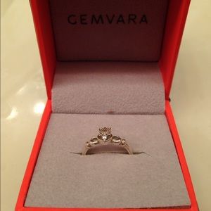 GEMVARA Diamond Claddagh ring!