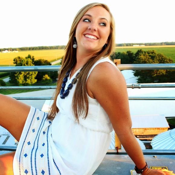 Meet your Posher, Amanda - Picture 1 of 1