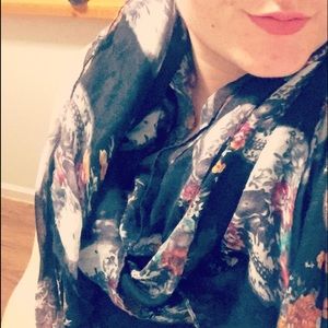Flora skull scarf
