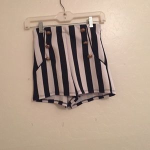 High waisted cloth shorts