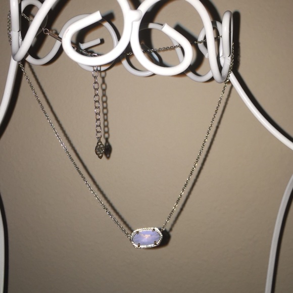 Kendra Scott necklace