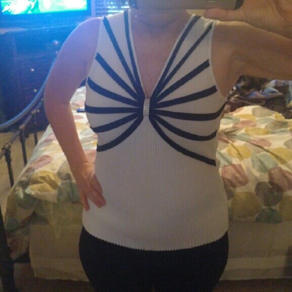 Pretty White and Black Knit Top