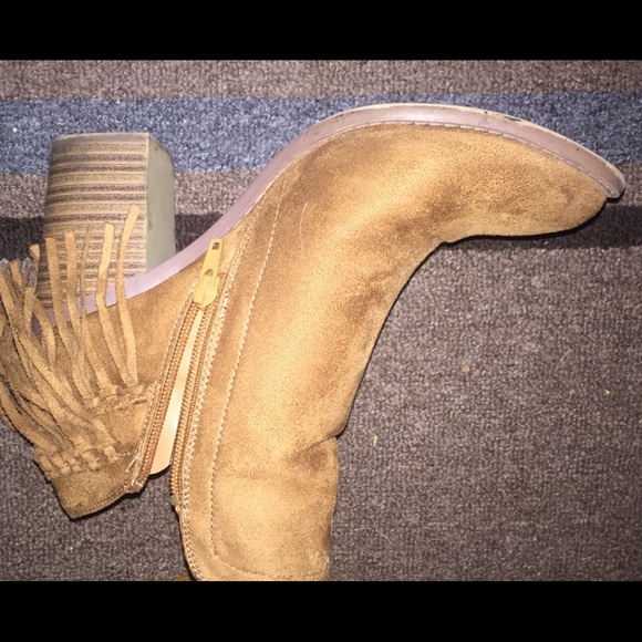 Boots 9.5