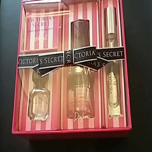 Victoria Secrets Bombshell perfume