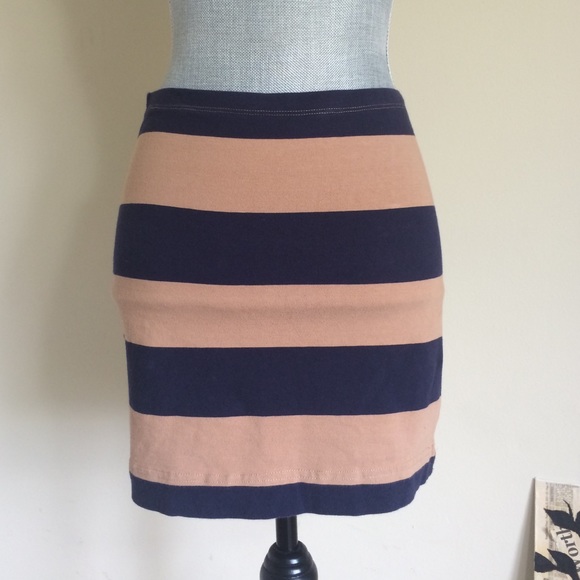 ☘ H&M Striped Navy/ Tan Skirt.