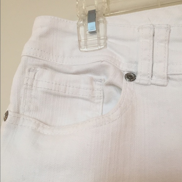 Chico's Platinum White Denim Capris Size 2 or 12 - Picture 2 of 3