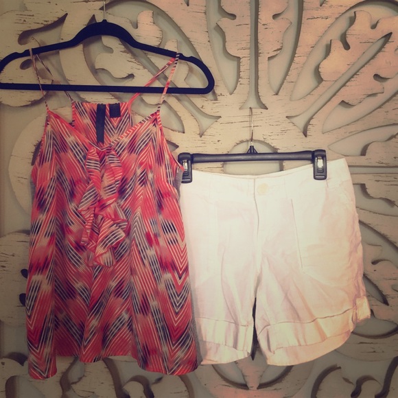 Cute blouse Roxy shorts combo!
