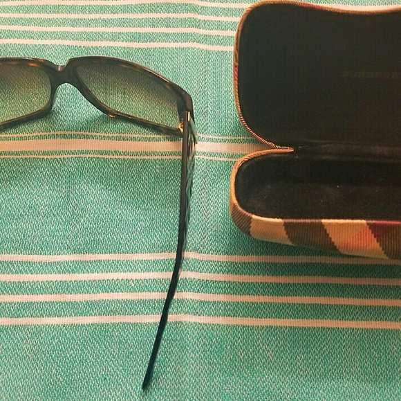 Burberry Sunglasses - Picture 3 of 3