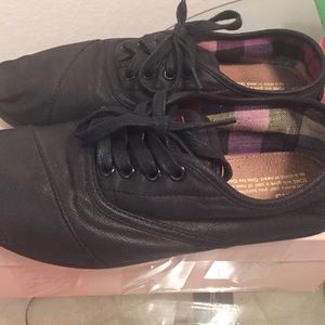 Men size 8 I wore them twice I wear a 9 in women's