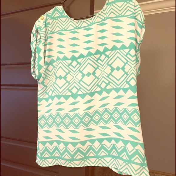 Slit back Aztec design top