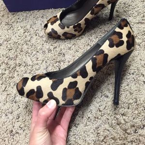 Stuart Weitzman Leopard Calf Hair Heels Size 6