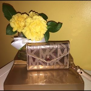 Authentic Michael Kors iPhone 4 Wristlet