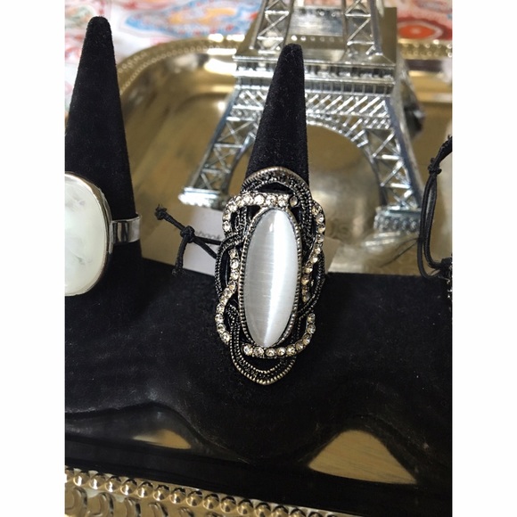 Beautiful Black and Silver Ring - Picture 1 of 2