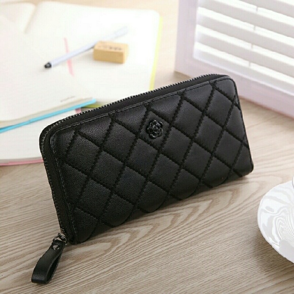 Handbags - 🔥SALE🔥Gorgeous Pink Quilted Wallet