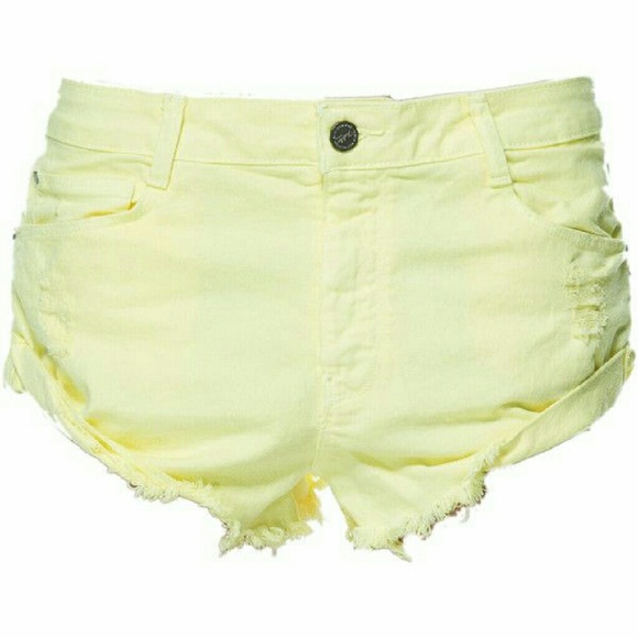 Zara Distressed Shorts ๐ - Picture 3 of 3