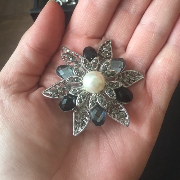 Pin/Pendant - Picture 2 of 4
