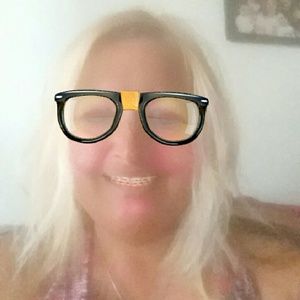 Meet your Posher, Debbie