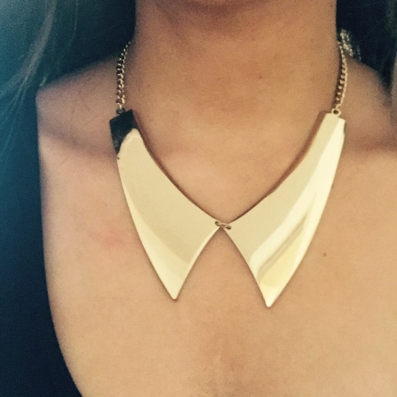 SOLD Peter Pan collar necklace - Picture 2 of 2