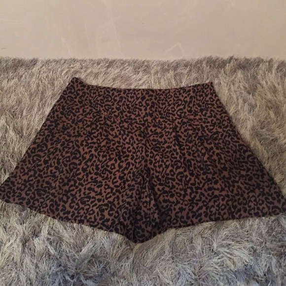 LOFT Cheetah Loose Leg Shorts Size 8