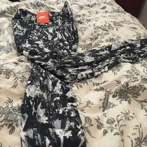 Nike brand new leggings woman's sm workout