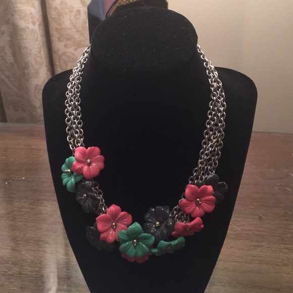 Silver & acrylic flower necklace