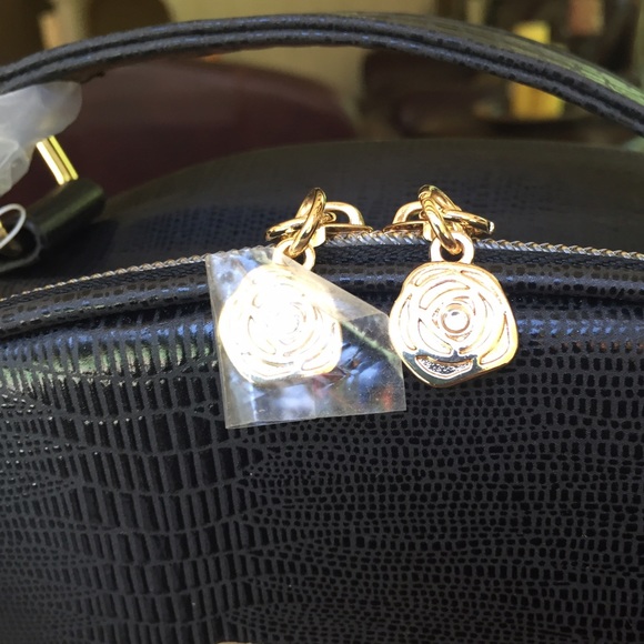 **SOLD**Black and gold Travel cosmetic case. - Picture 2 of 4