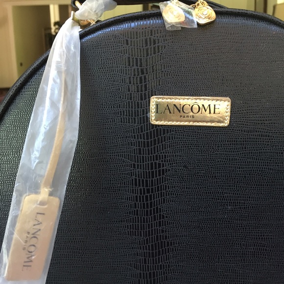 **SOLD**Black and gold Travel cosmetic case. - Picture 3 of 4