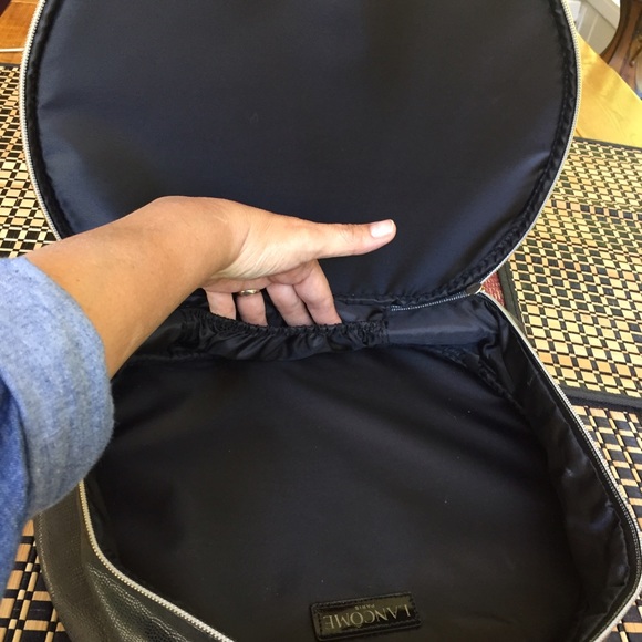 **SOLD**Black and gold Travel cosmetic case. - Picture 4 of 4