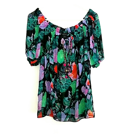 Moda international peasant blouse