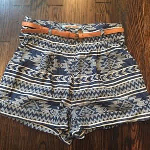 Pattern shorts with belt