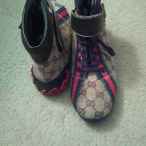 Elegant and comfortable ...relay Gucci very soft